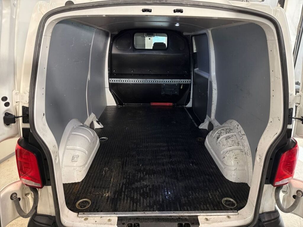 Volkswagen Transporter 2021 Valkoinen