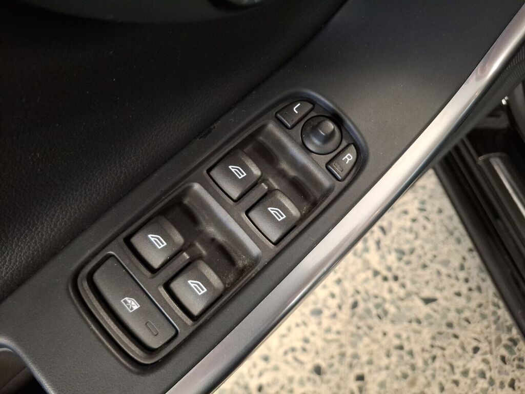 Volvo V60 2016 Musta