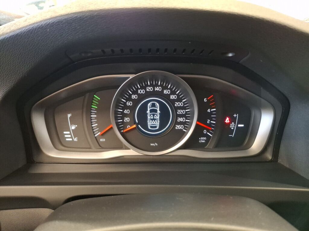 Volvo V60 2016 Musta