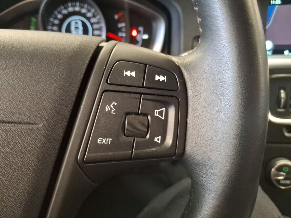 Volvo V60 2016 Musta