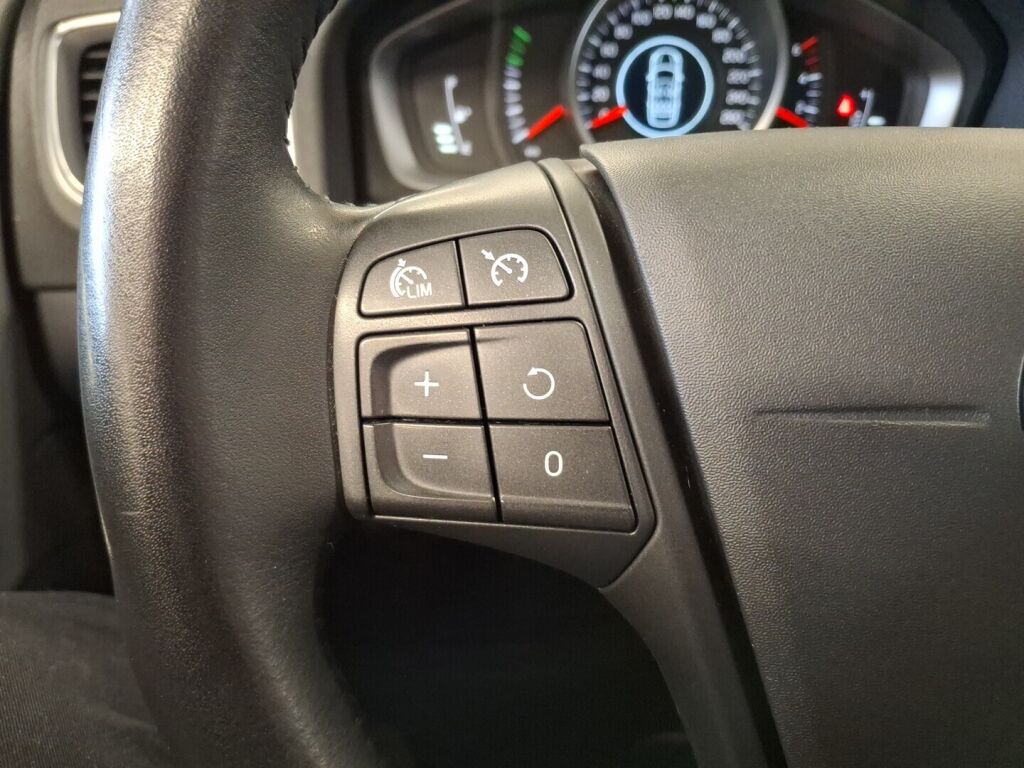 Volvo V60 2016 Musta