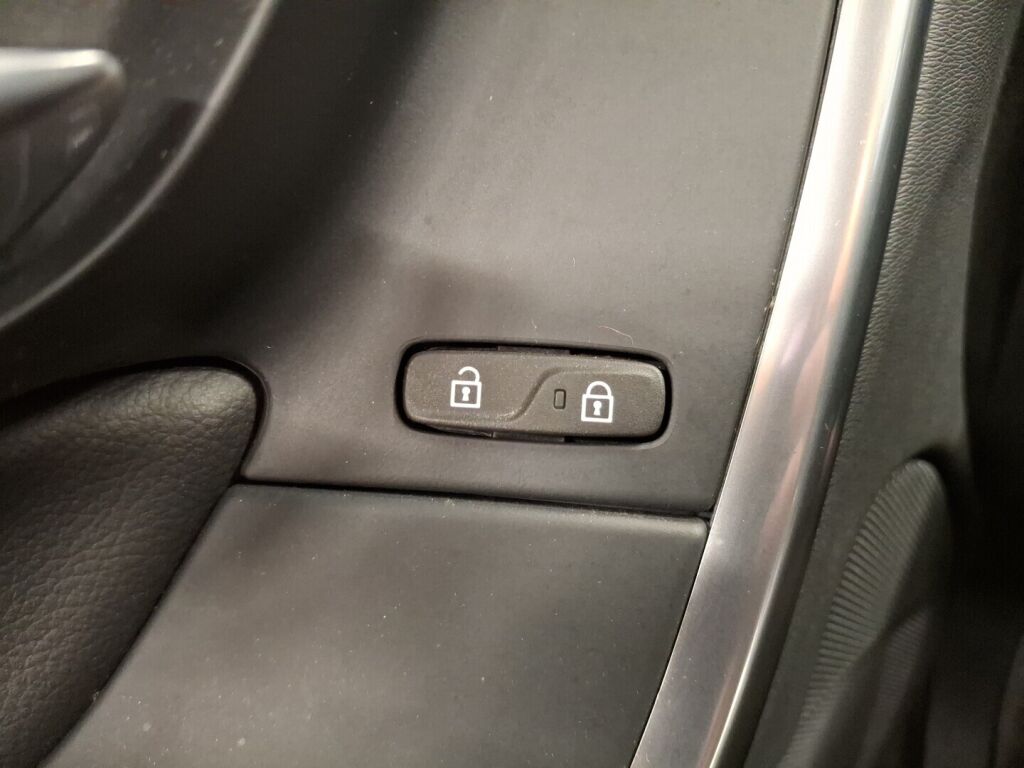 Volvo V60 2016 Musta