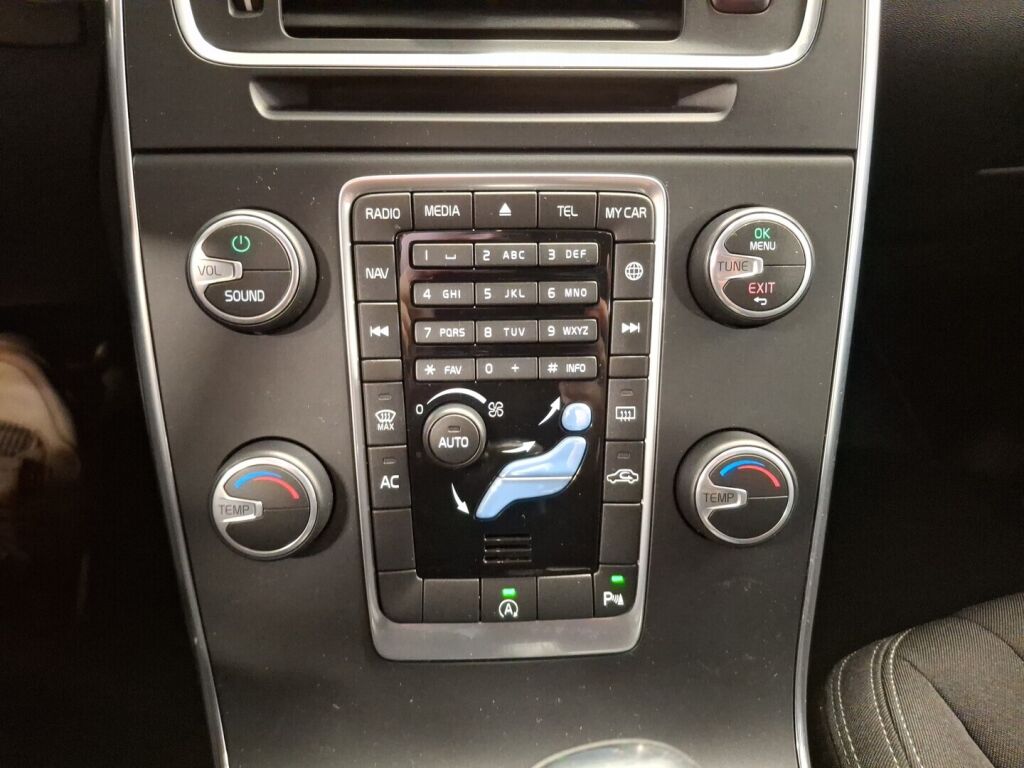 Volvo V60 2016 Musta