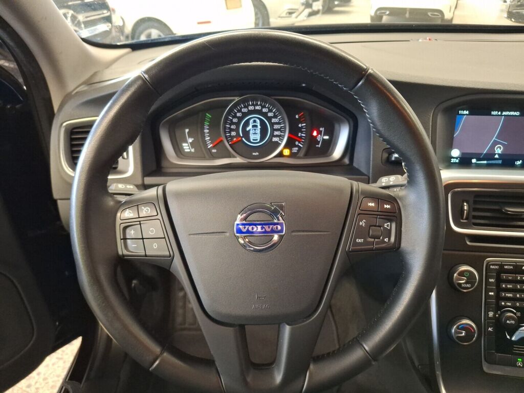 Volvo V60 2016 Musta
