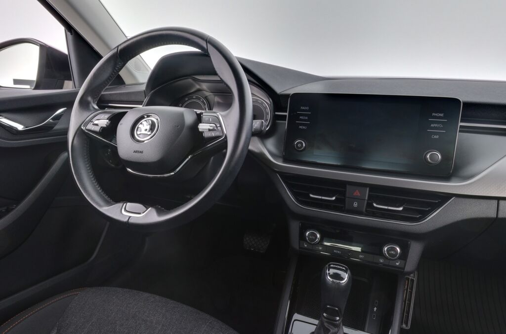 Skoda Kamiq 2021 Musta