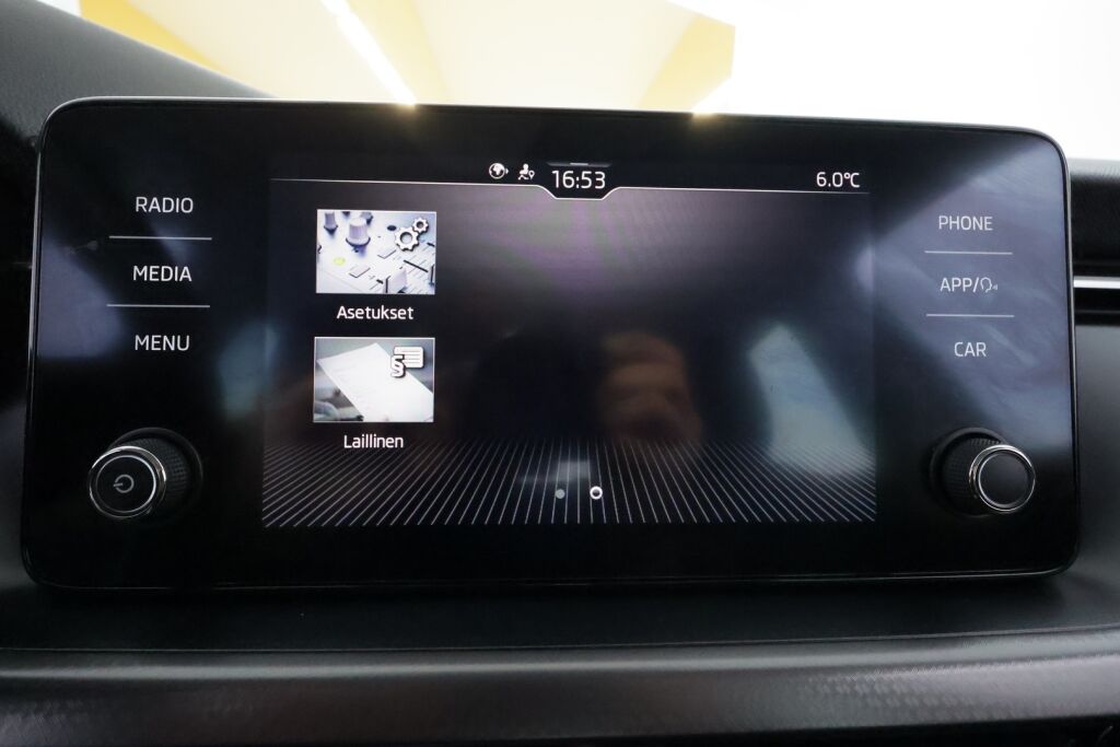 Skoda Kamiq 2021 Musta