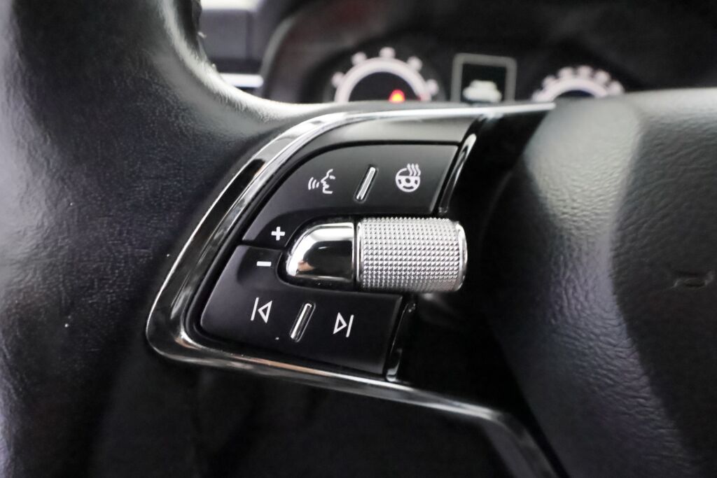 Skoda Kamiq 2021 Musta