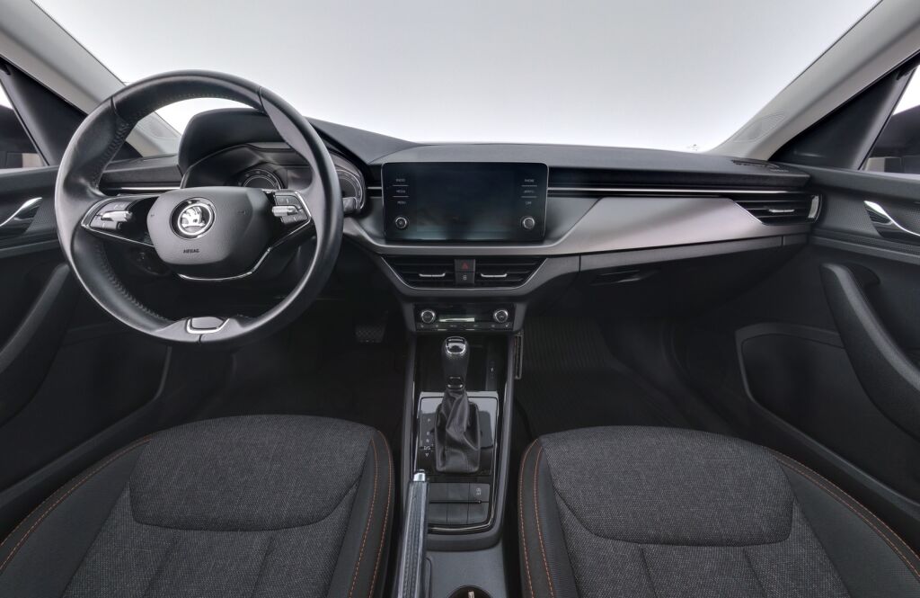 Skoda Kamiq 2021 Musta