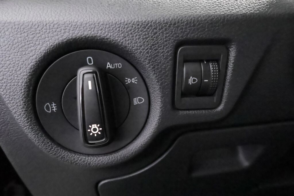 Skoda Kamiq 2021 Musta