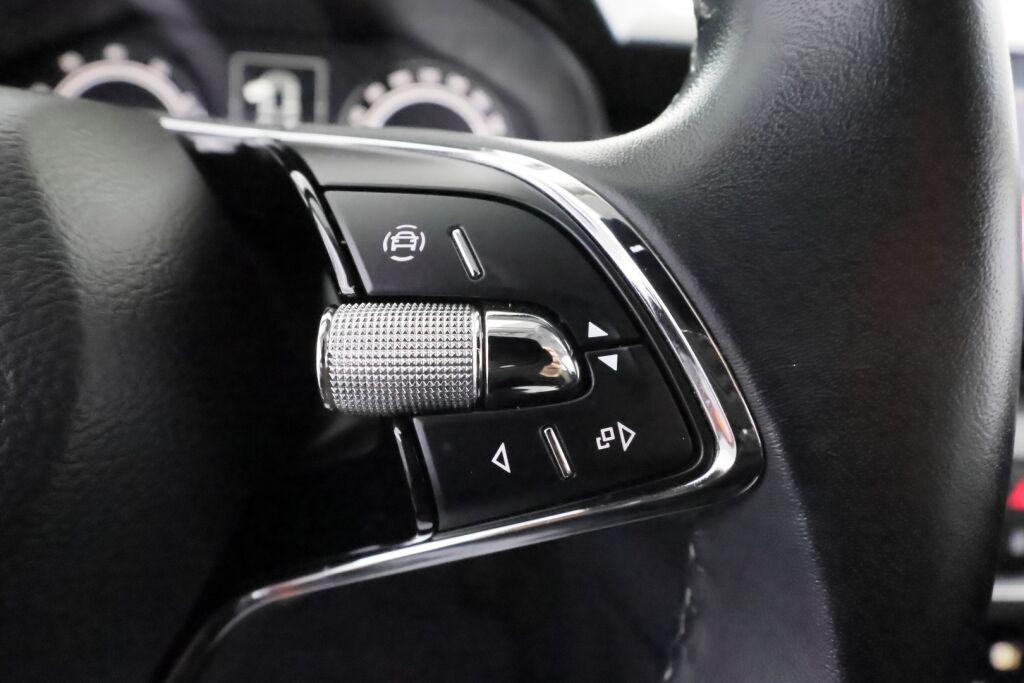 Skoda Kamiq 2021 Musta