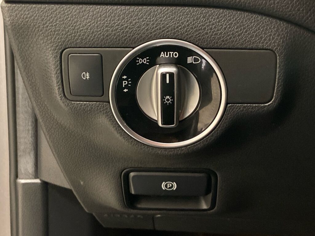 Mercedes-Benz GLA 2014 Musta