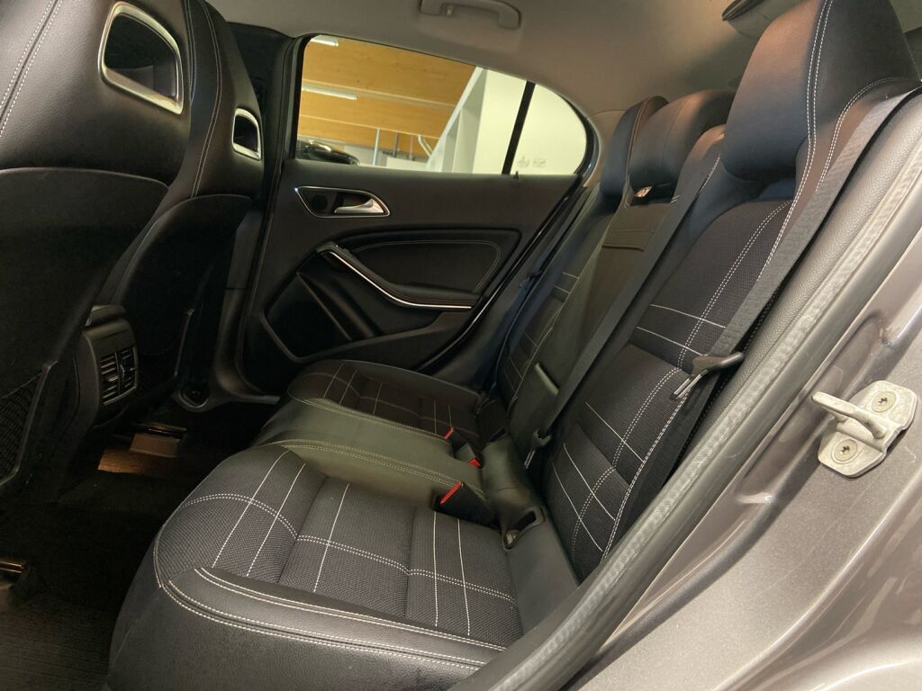 Mercedes-Benz GLA 2014 Musta