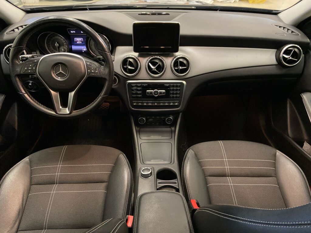 Mercedes-Benz GLA 2014 Musta