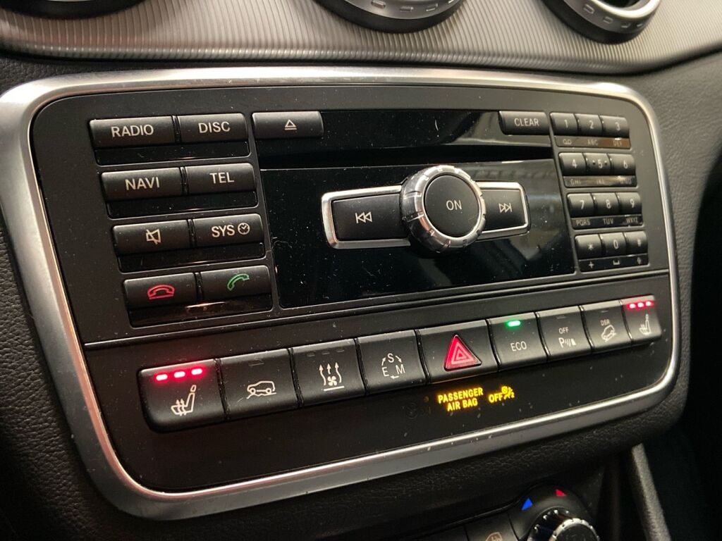 Mercedes-Benz GLA 2014 Musta