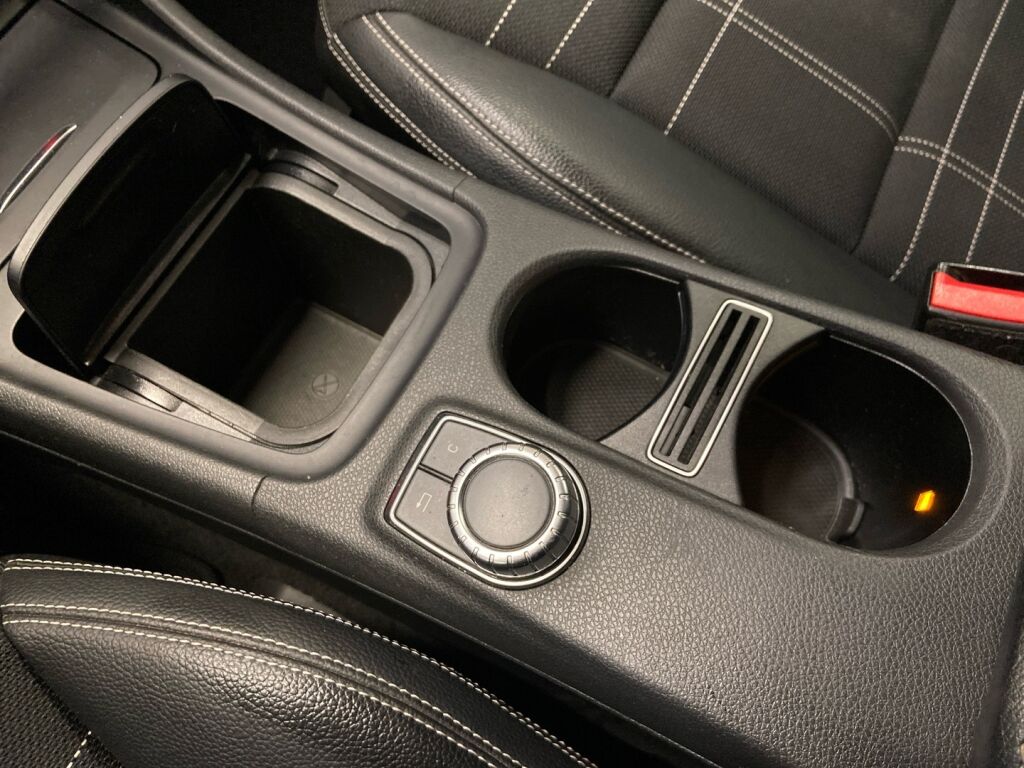 Mercedes-Benz GLA 2014 Musta