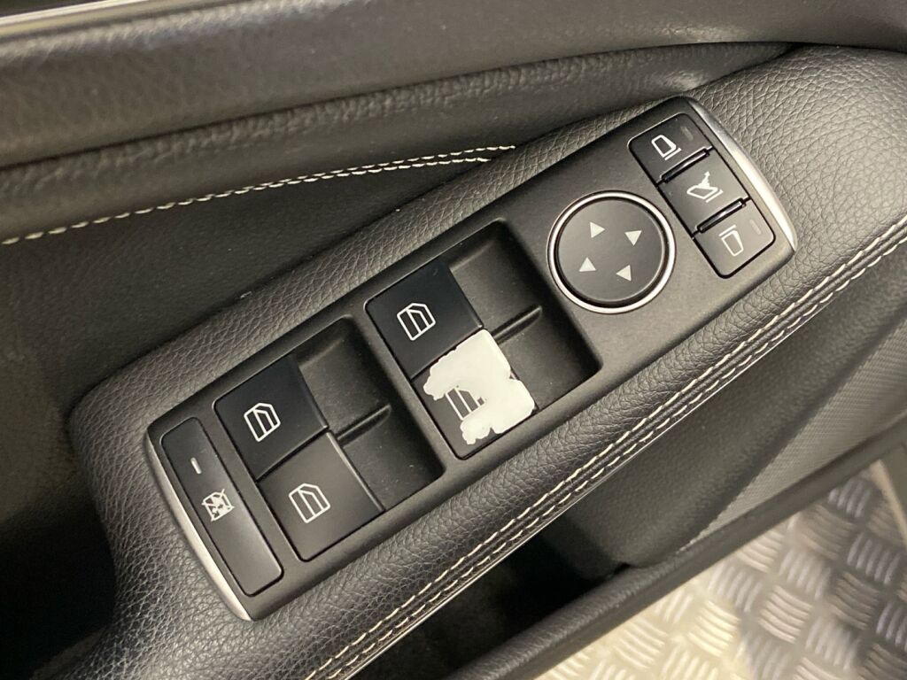 Mercedes-Benz GLA 2014 Musta