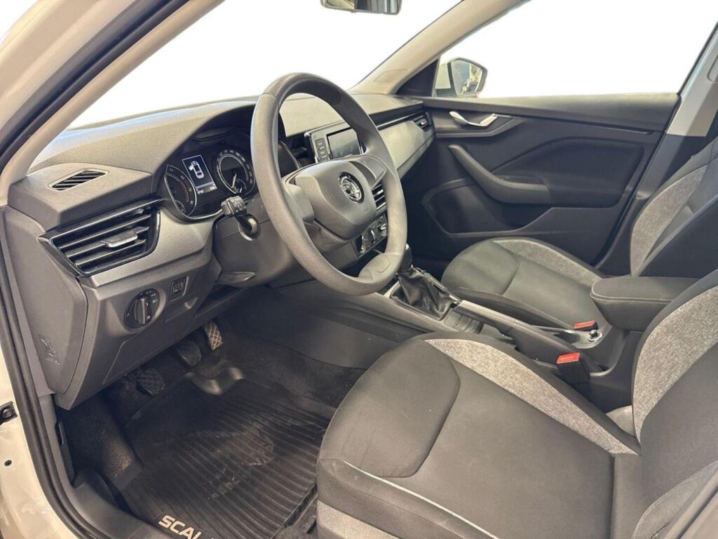 Skoda Scala 2021 Valkoinen