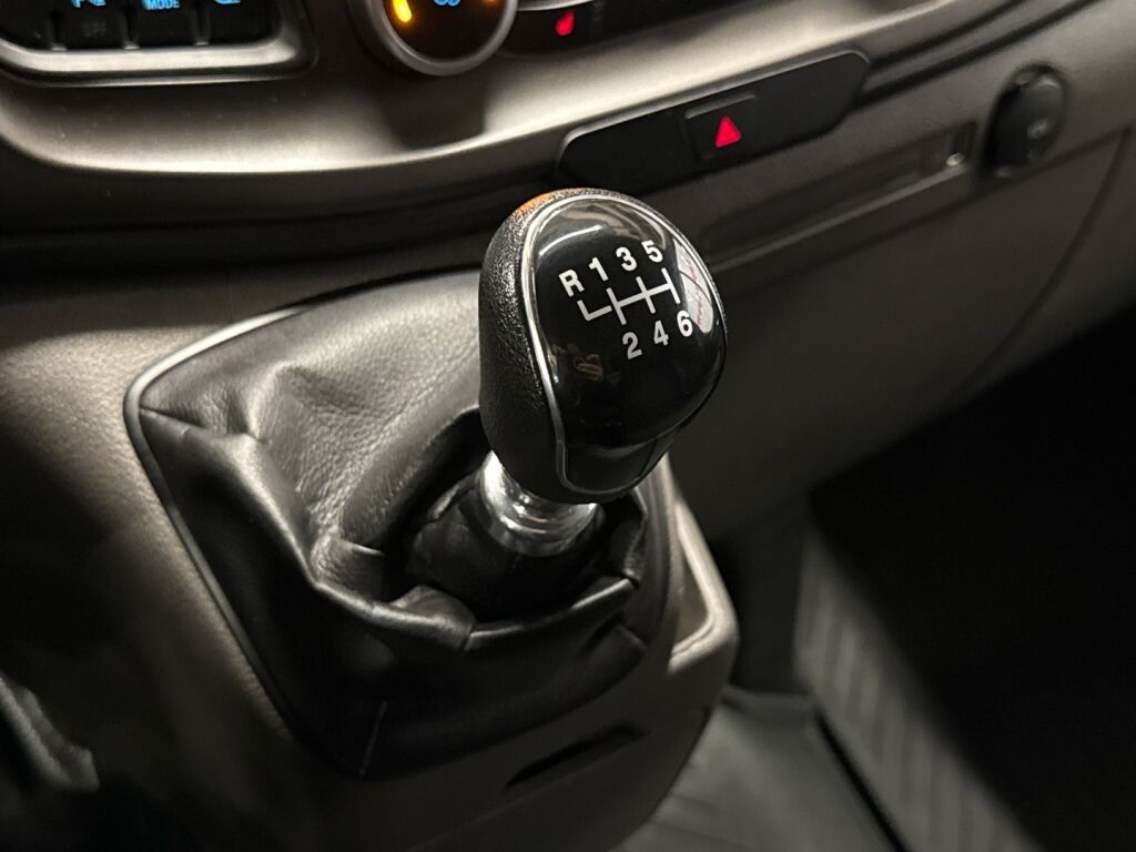 Ford Transit Custom 2021 Musta