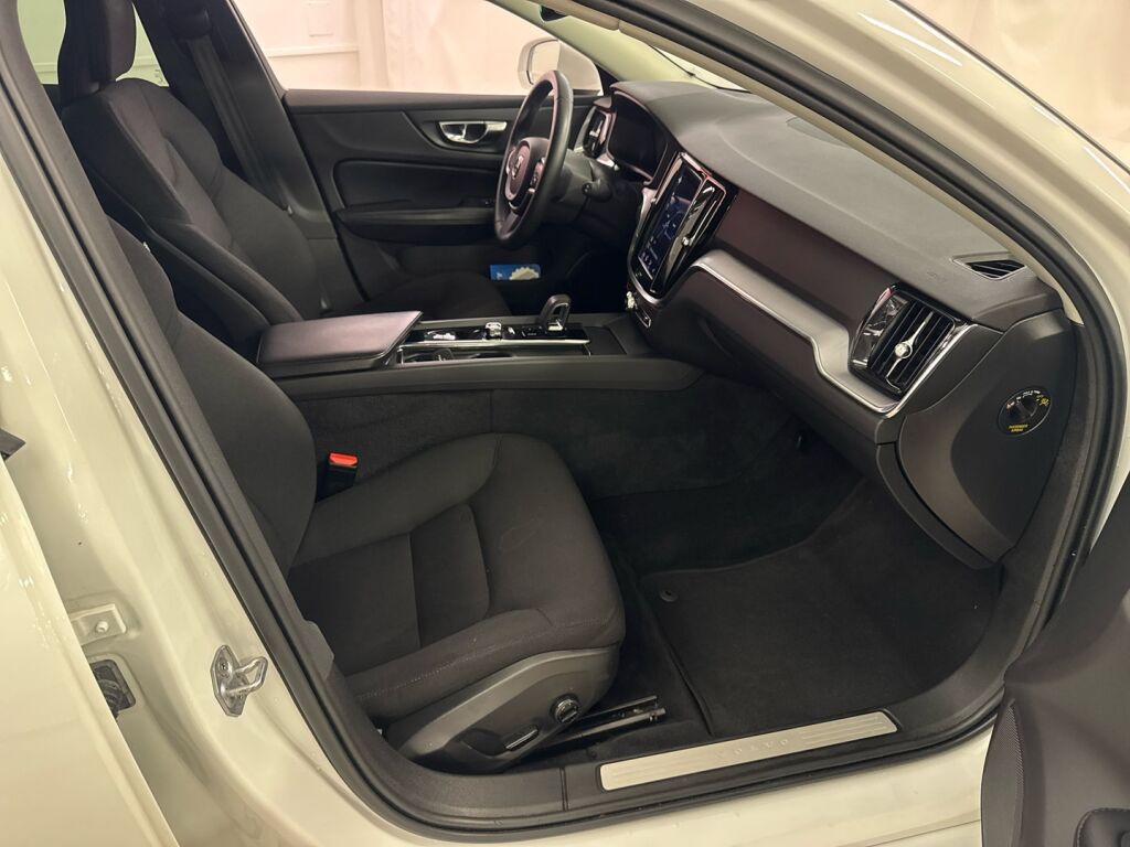 Volvo V60 2022 Valkoinen
