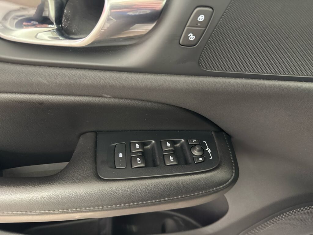 Volvo V60 2022 Valkoinen