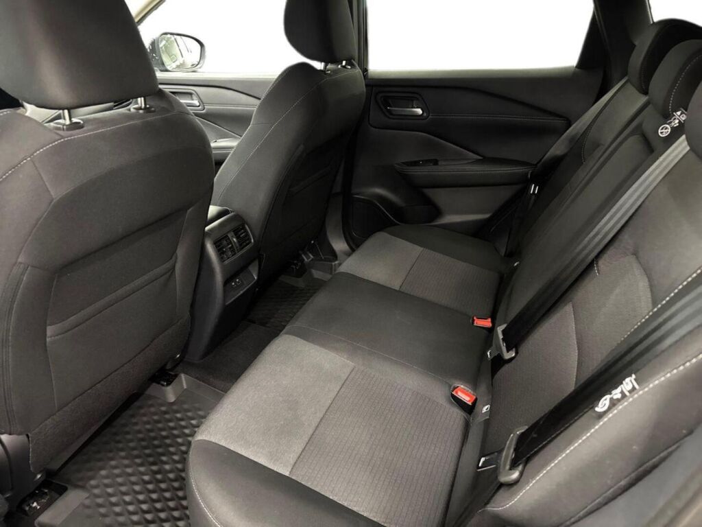 Nissan Qashqai 2023 Musta