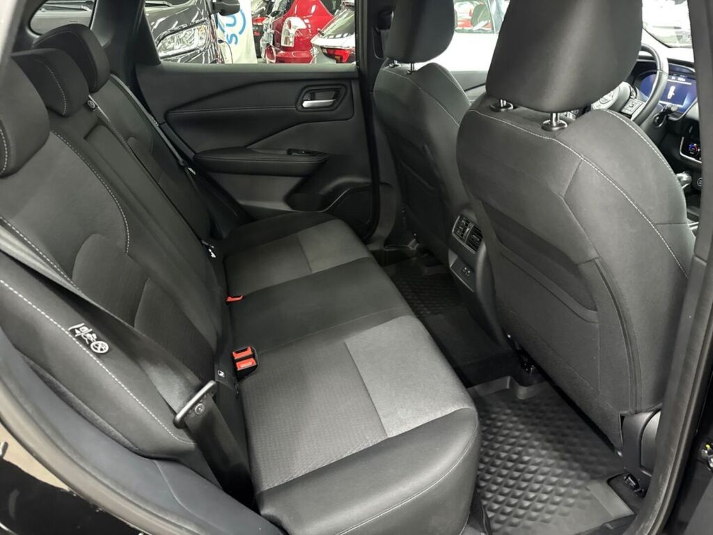 Nissan Qashqai 2023 Musta