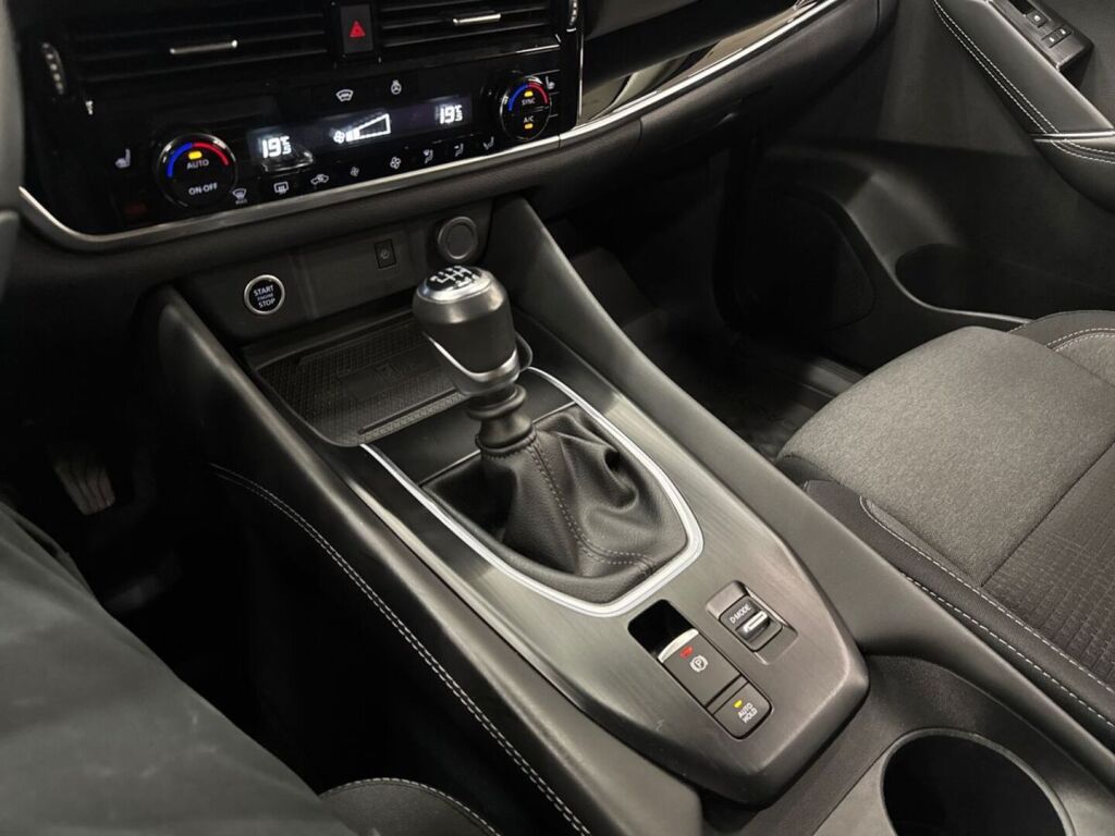 Nissan Qashqai 2023 Musta