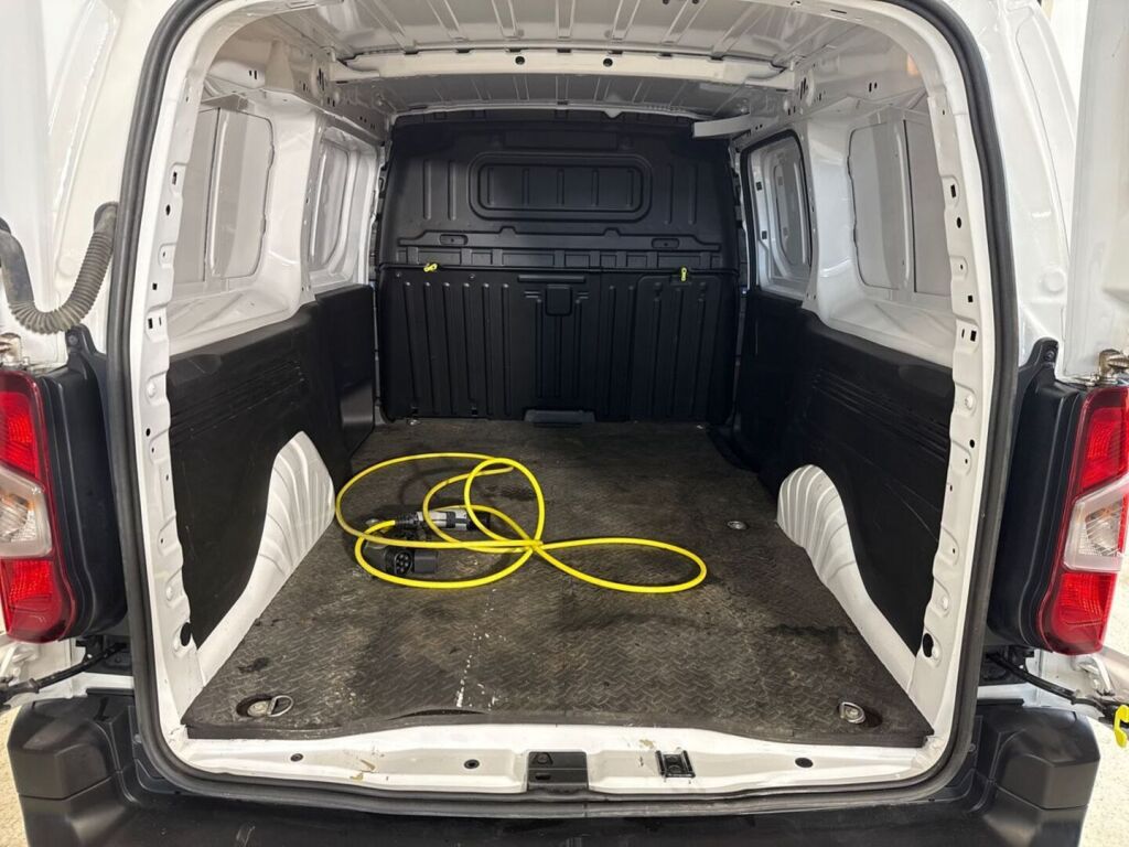 Opel Combo-e 2022 Valkoinen