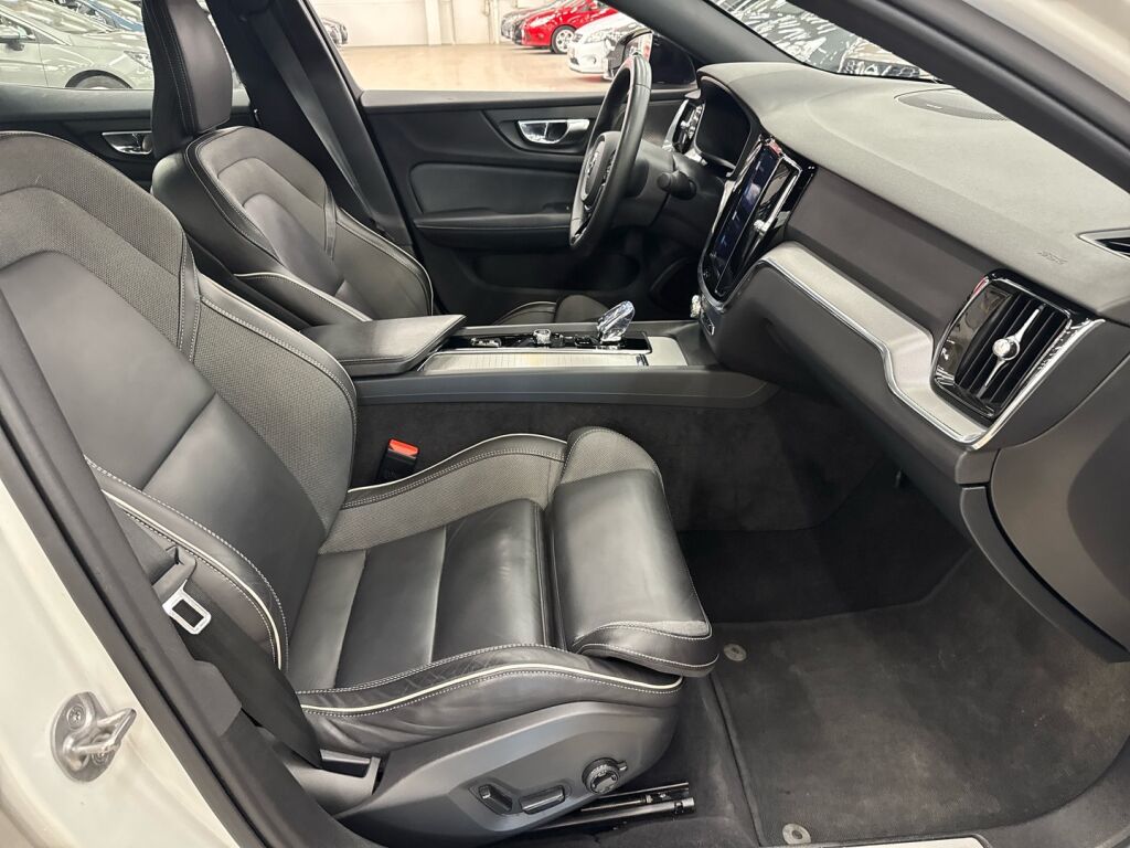 Volvo S60 2023 Valkoinen