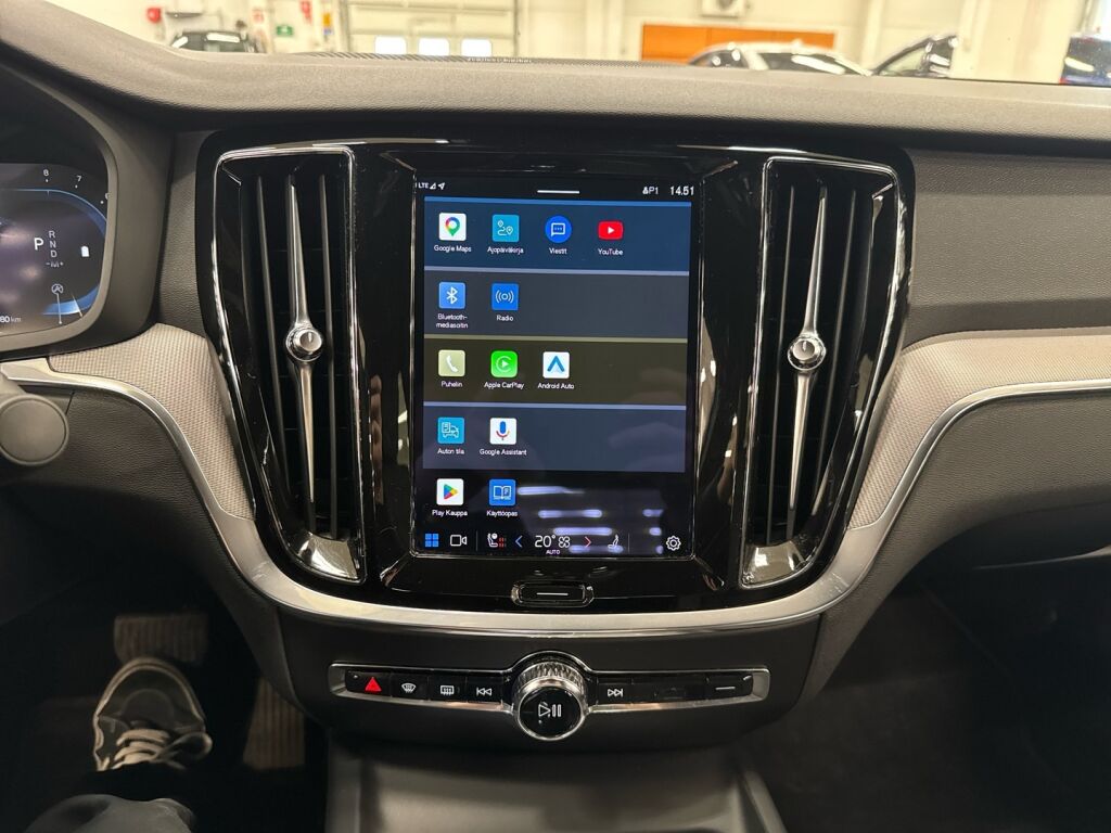 Volvo S60 2023 Valkoinen