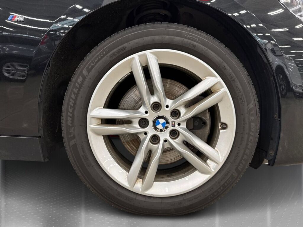 BMW 218 2022 Musta