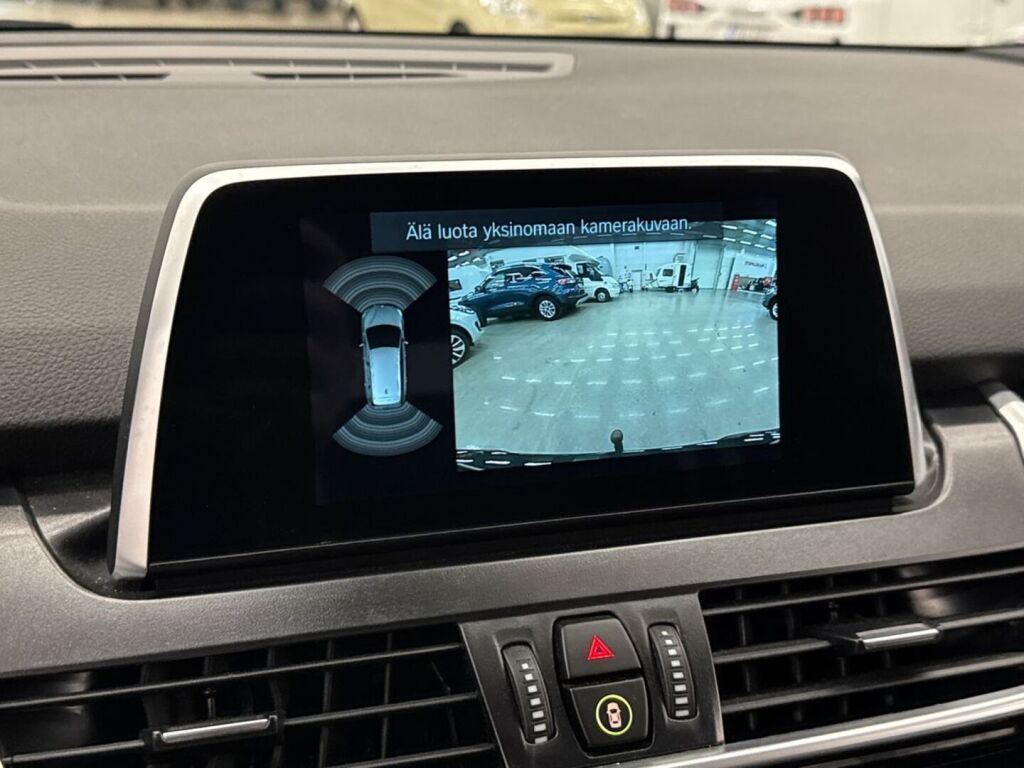 BMW 218 2022 Musta