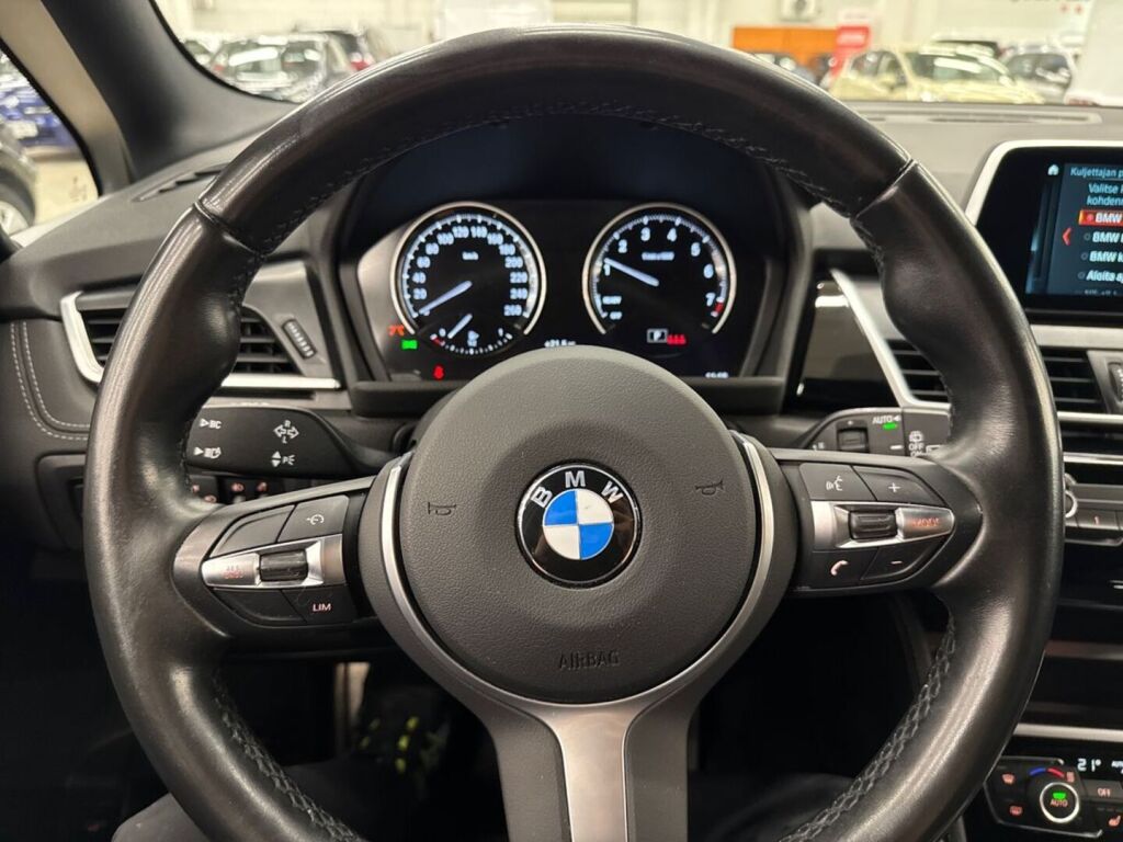 BMW 218 2022 Musta