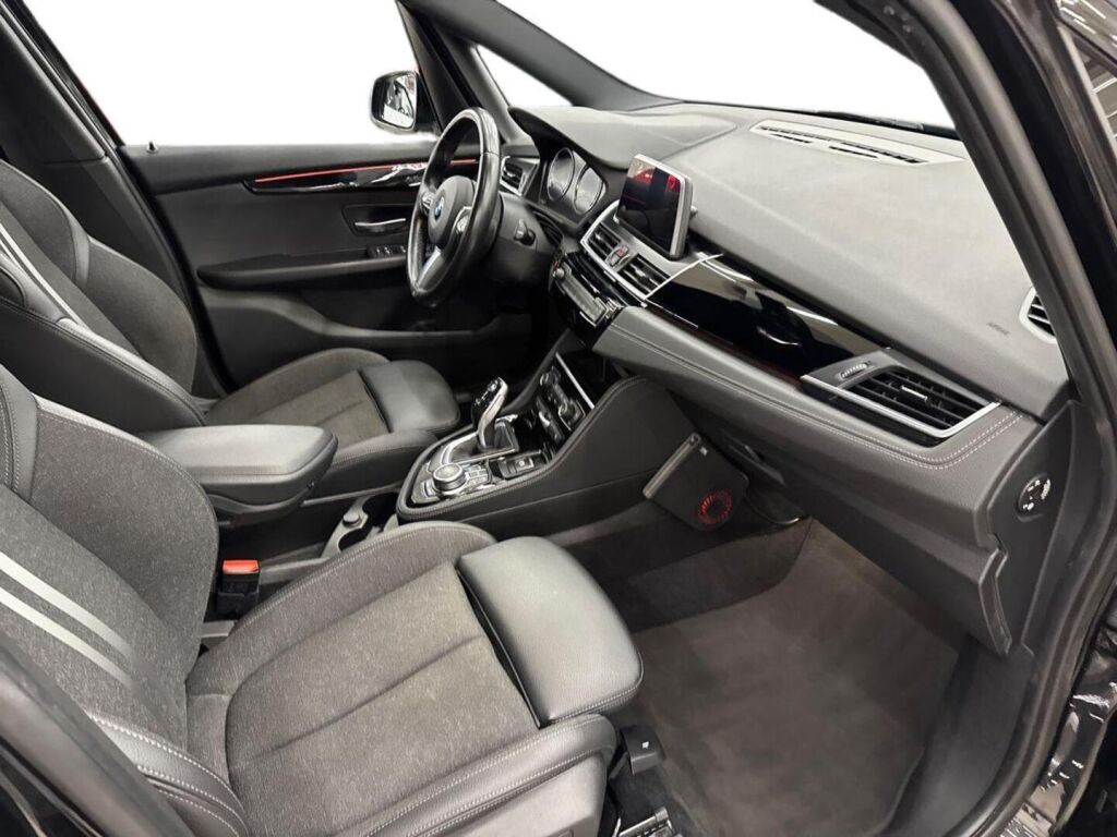 BMW 218 2022 Musta