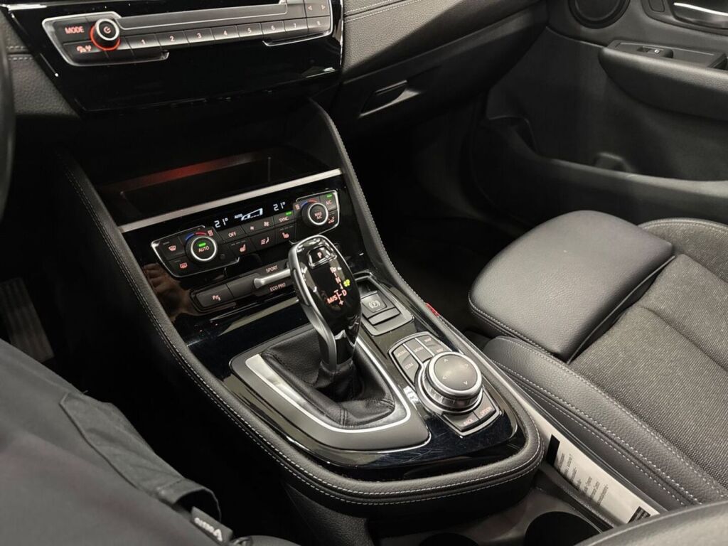 BMW 218 2022 Musta