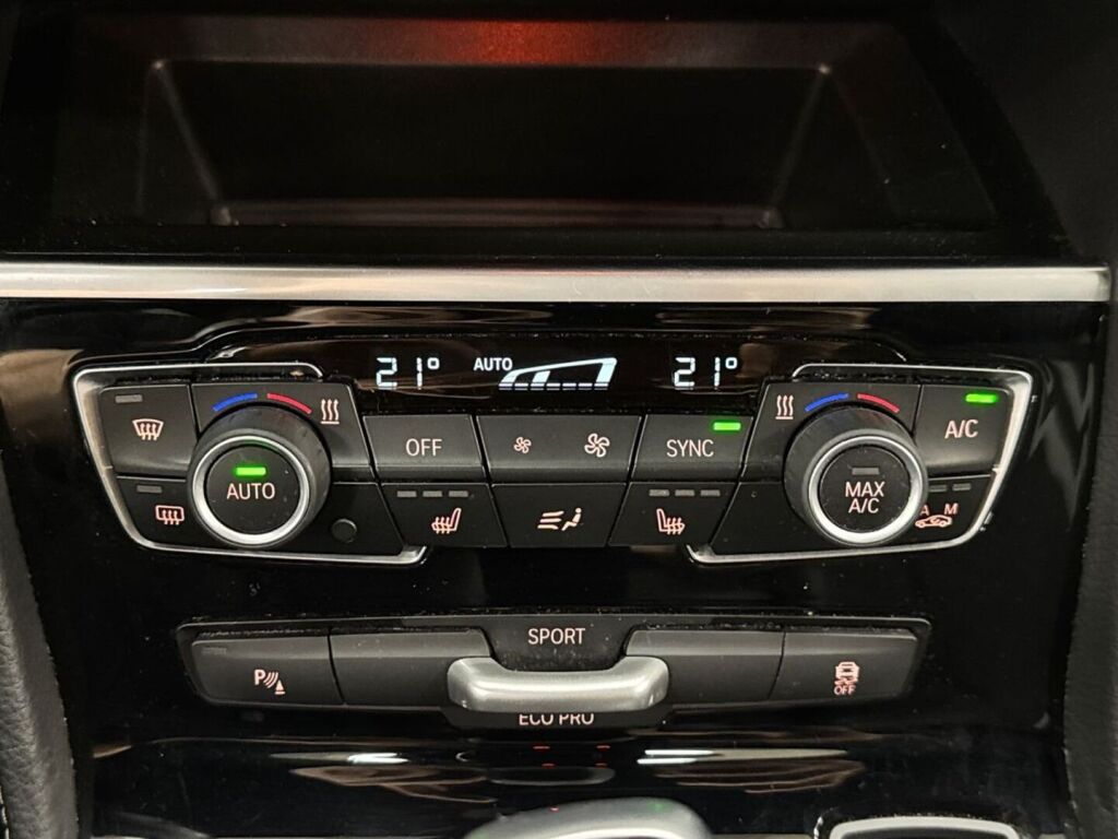BMW 218 2022 Musta