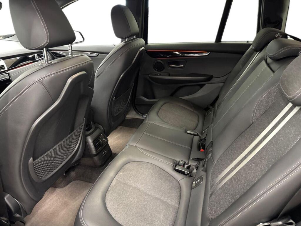 BMW 218 2022 Musta