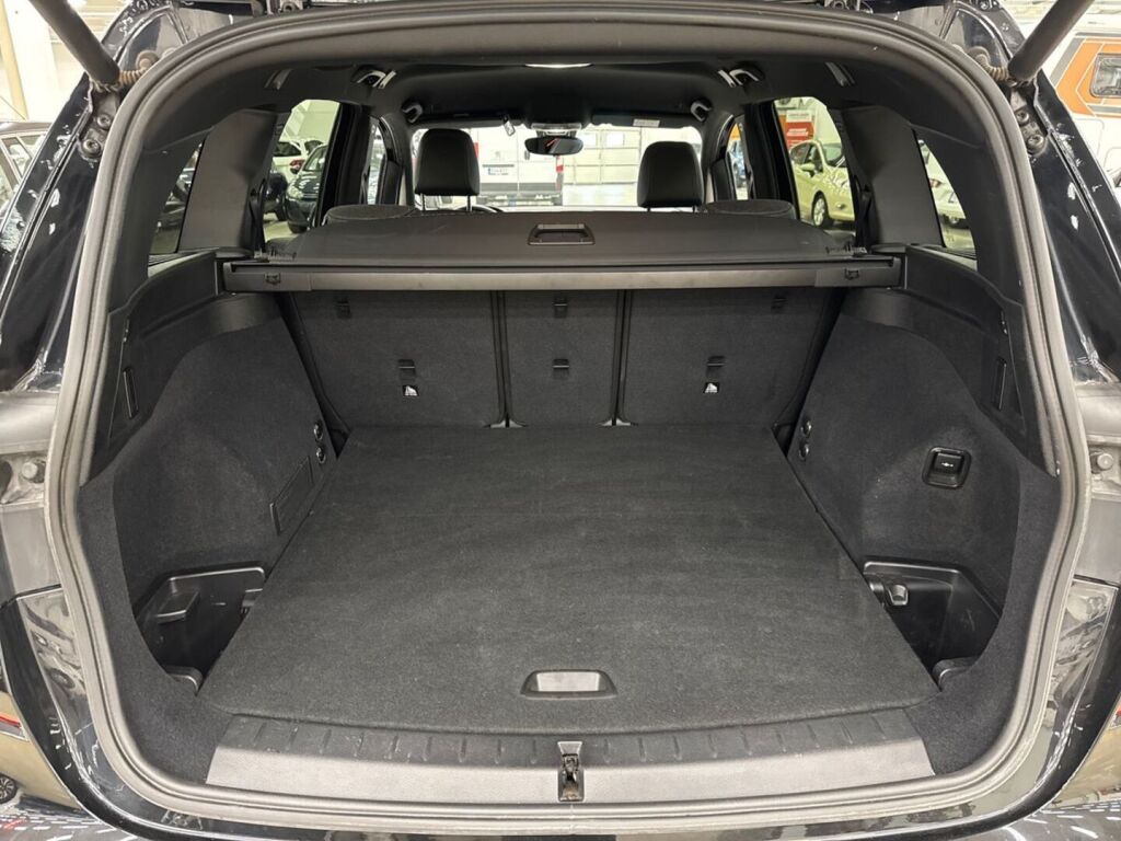 BMW 218 2022 Musta