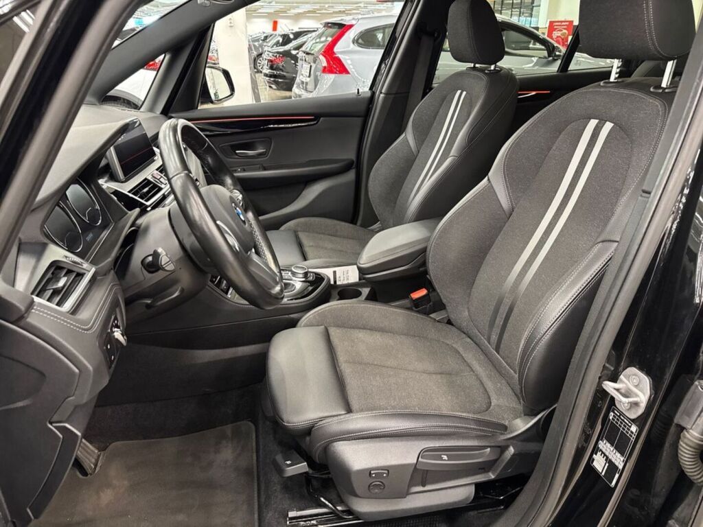 BMW 218 2022 Musta
