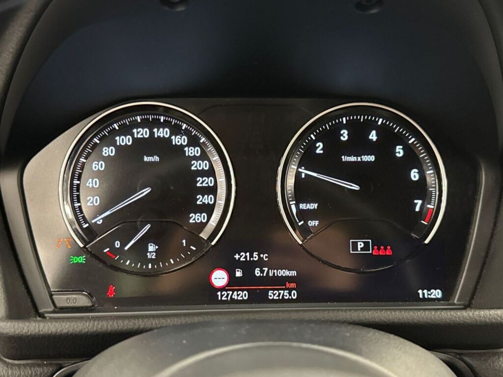 BMW 218 2022 Musta