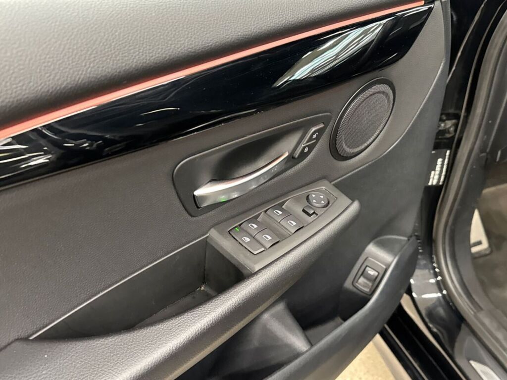 BMW 218 2022 Musta