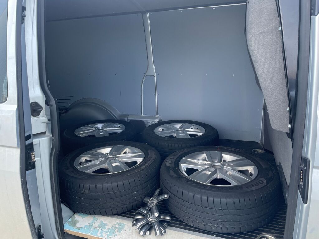 Volkswagen Transporter 2022 Harmaa