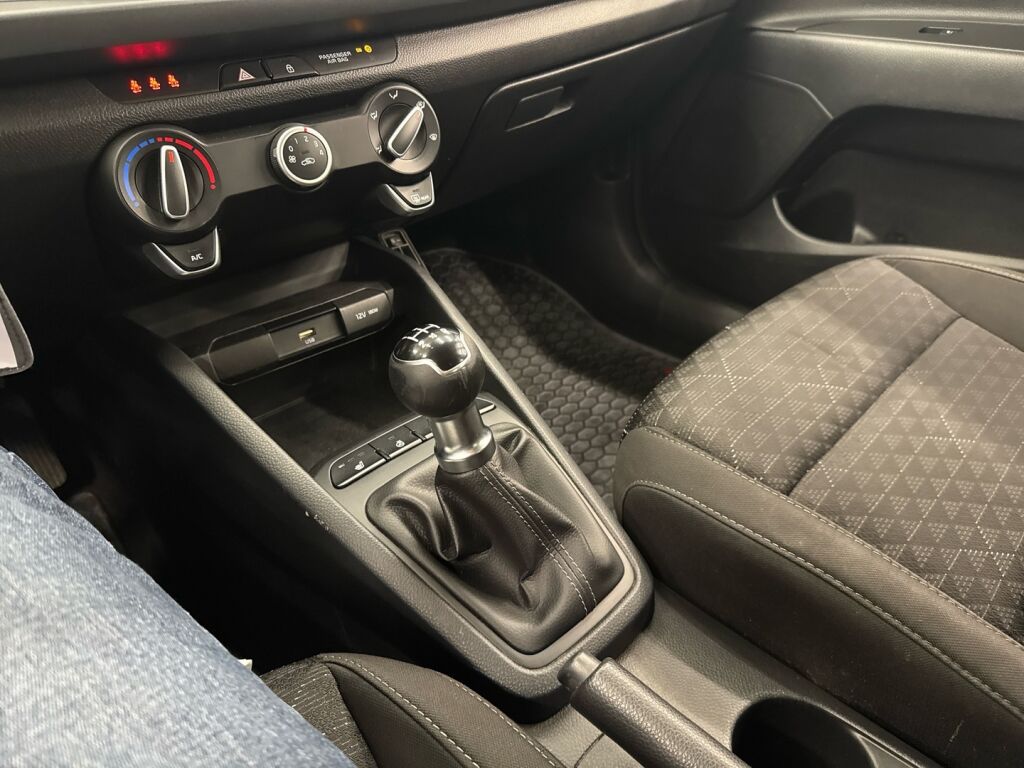 Kia Rio 2023 Punainen