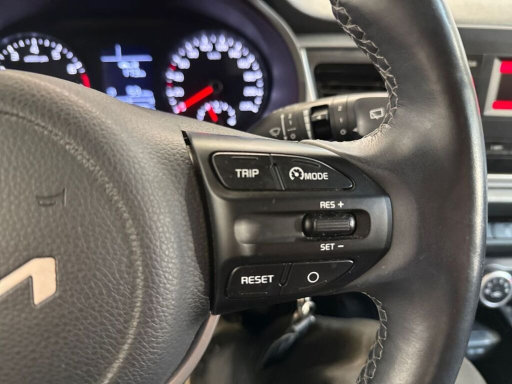 Kia Rio 2023 Punainen