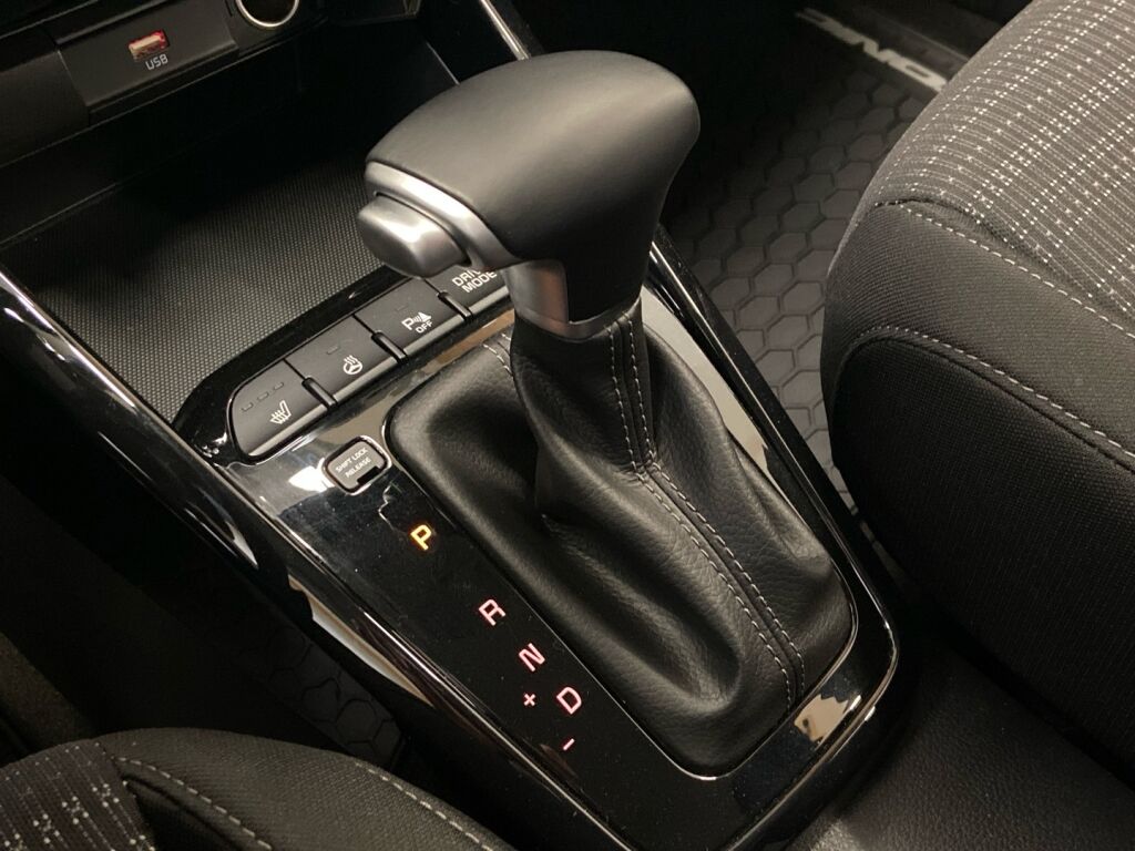 Kia Stonic 2022 Musta