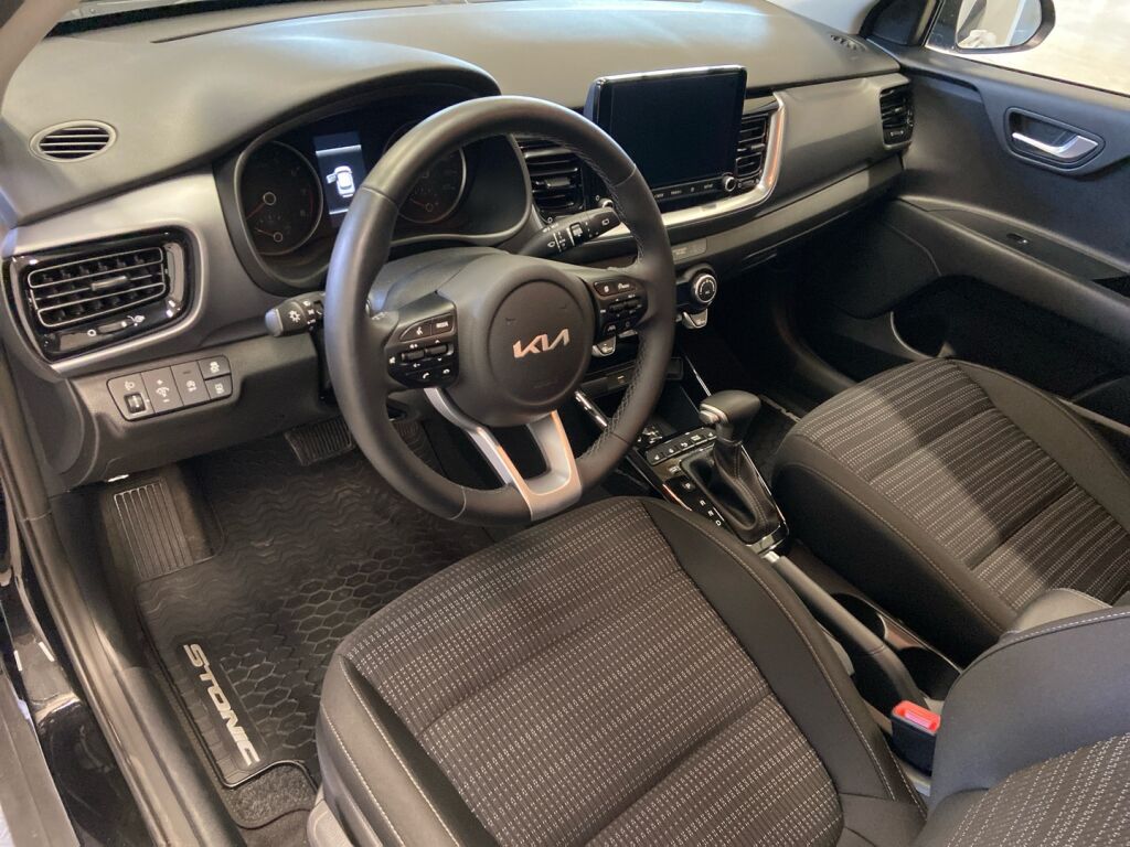 Kia Stonic 2022 Musta