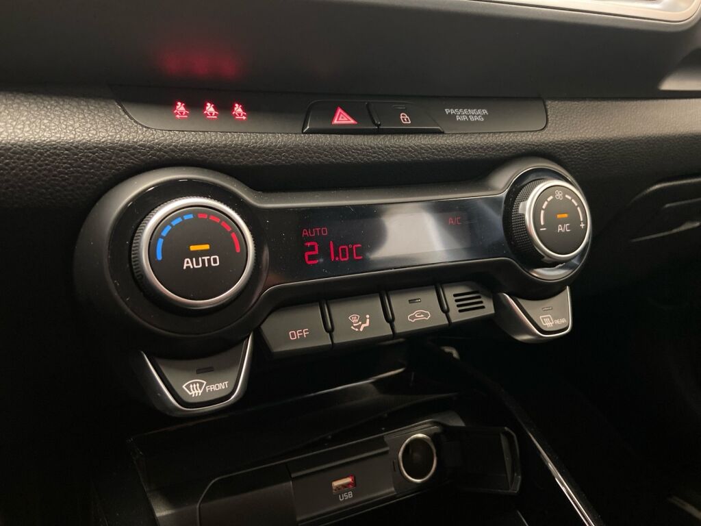 Kia Stonic 2022 Musta