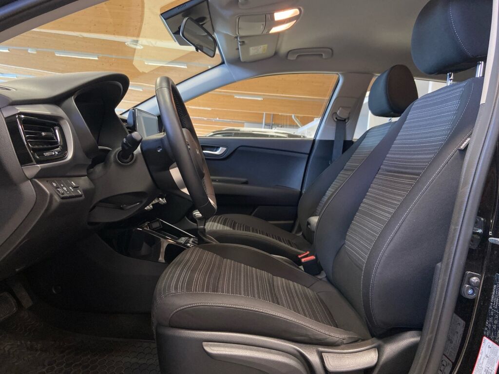 Kia Stonic 2022 Musta