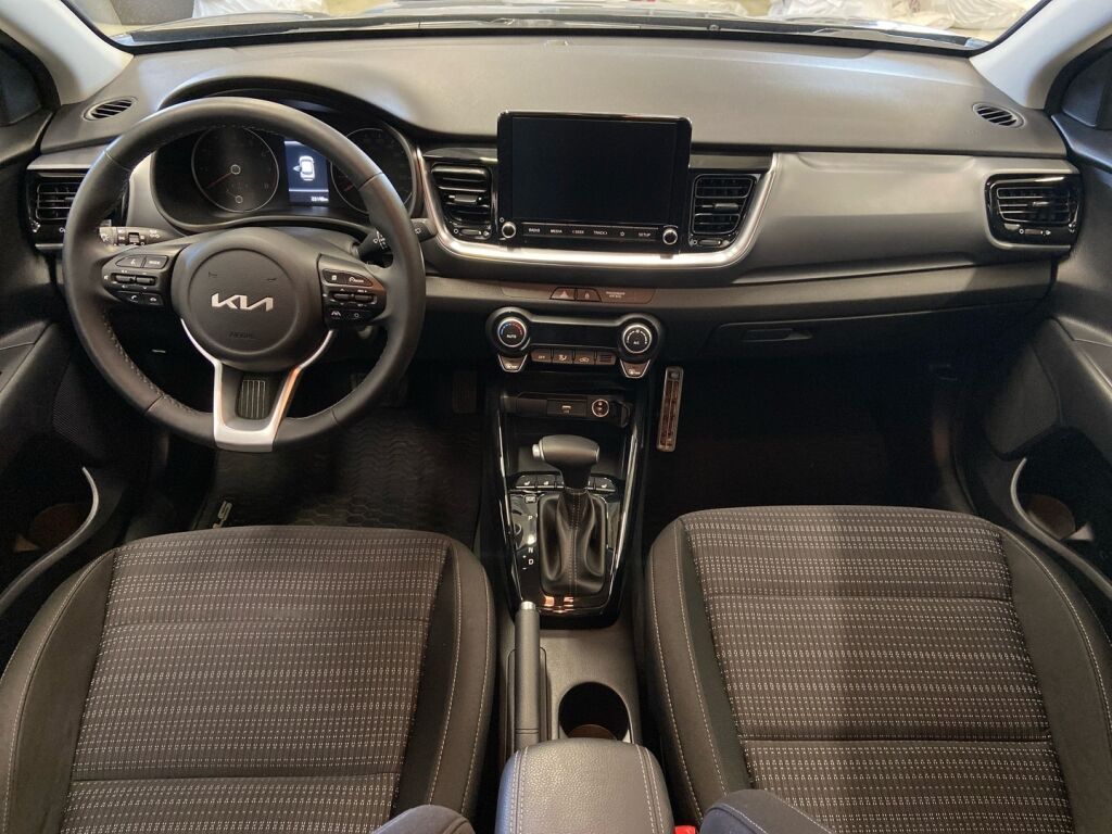 Kia Stonic 2022 Musta