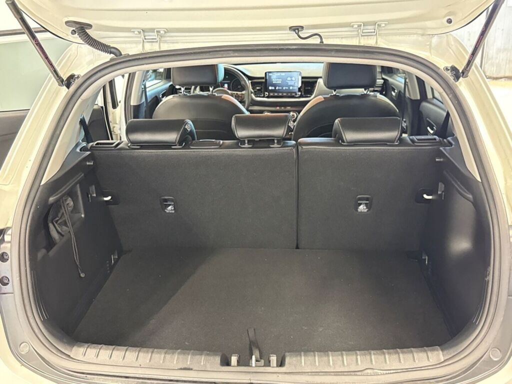 Kia Stonic 2022 Valkoinen